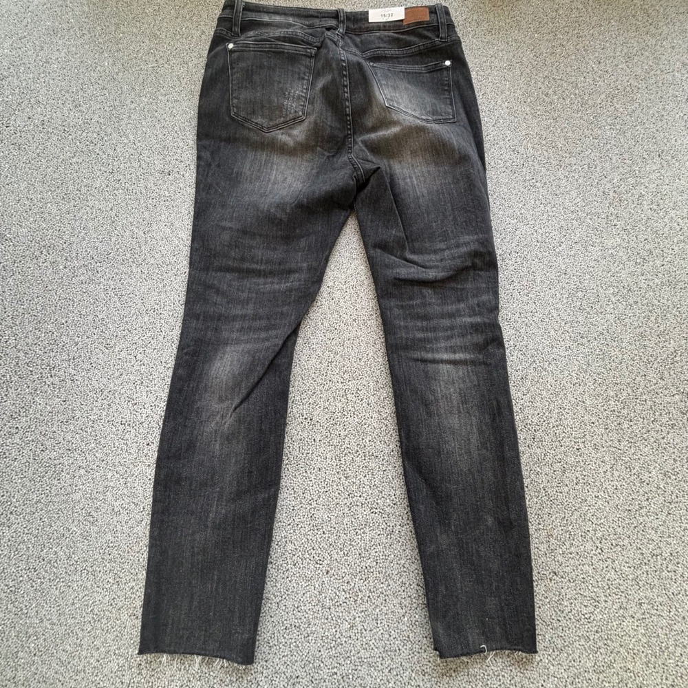 Judy Blue High Waist Jeans Women's 15/32 Black Stretch Raw Hem NWT Edgy Modern - Picture 3 of 9
